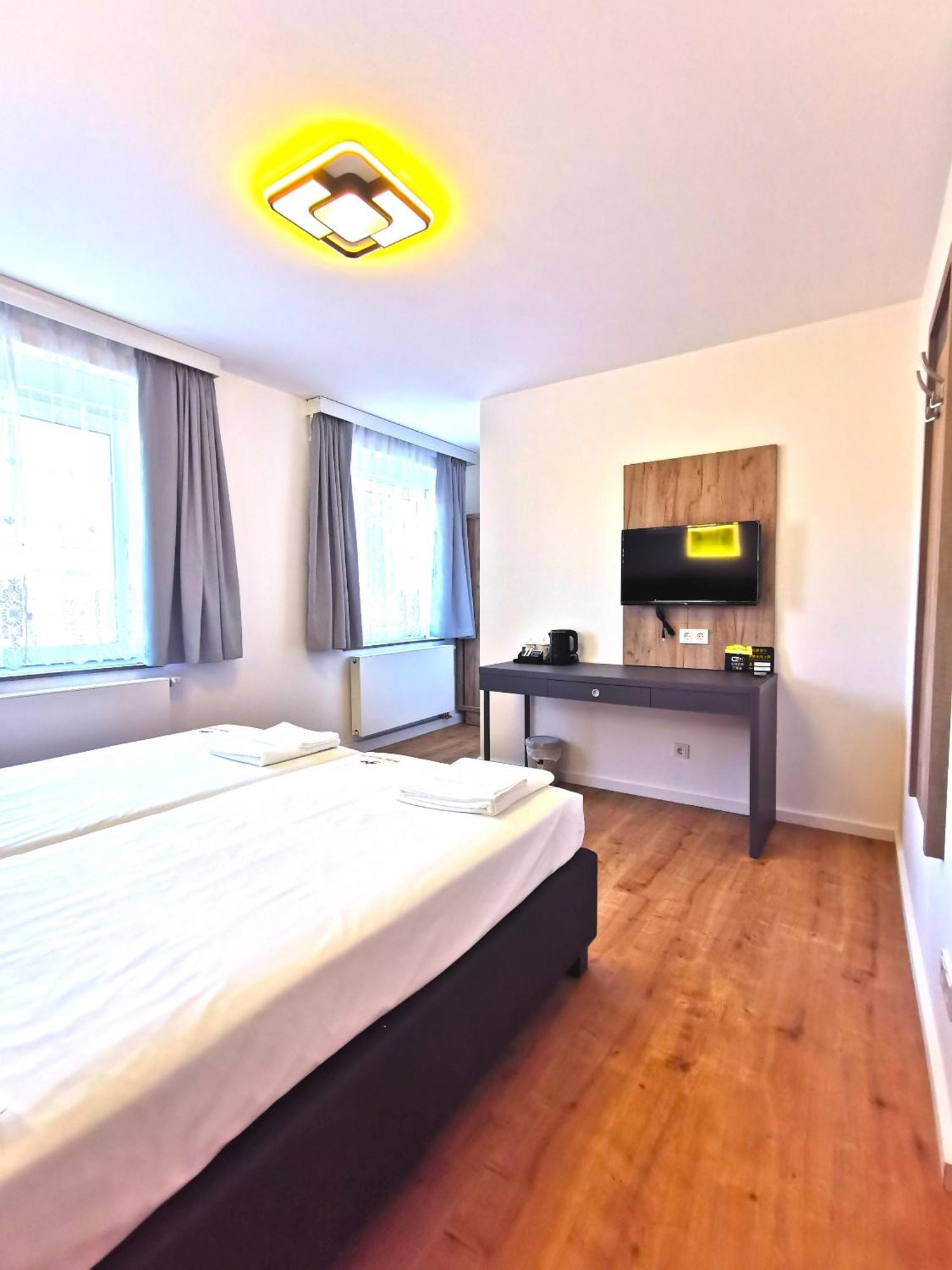 Home Inn Hotel Dormagen Extérieur photo