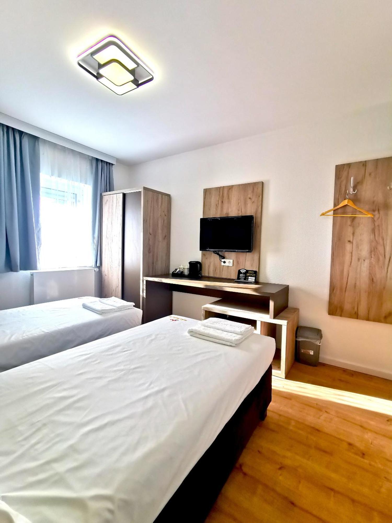 Home Inn Hotel Dormagen Extérieur photo